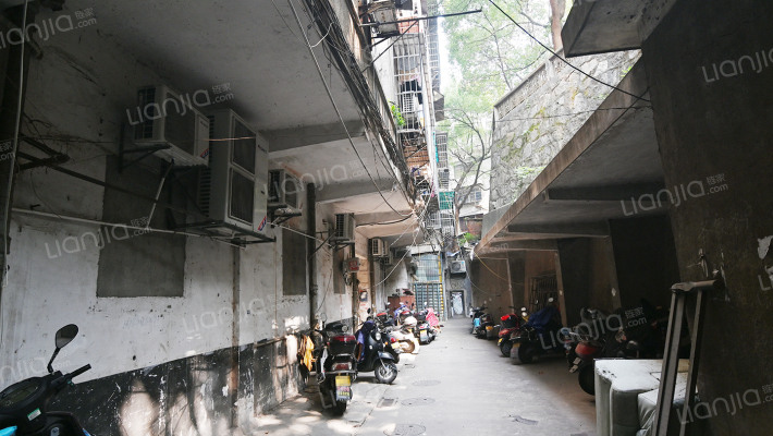 丝茅冲工商银行宿舍外景图