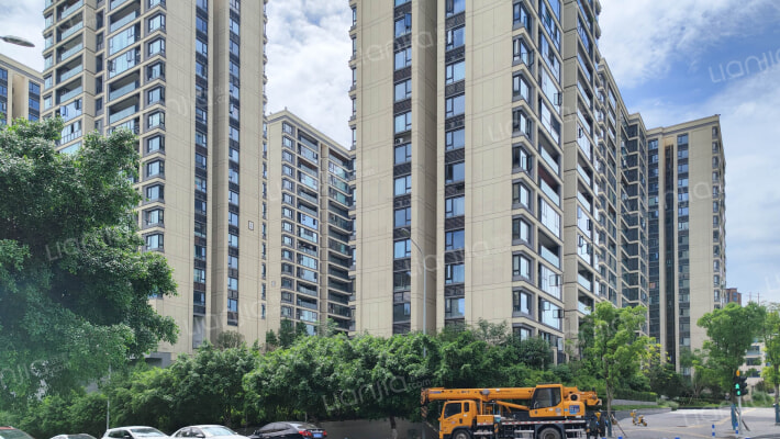 新天泽樾麓台外景图