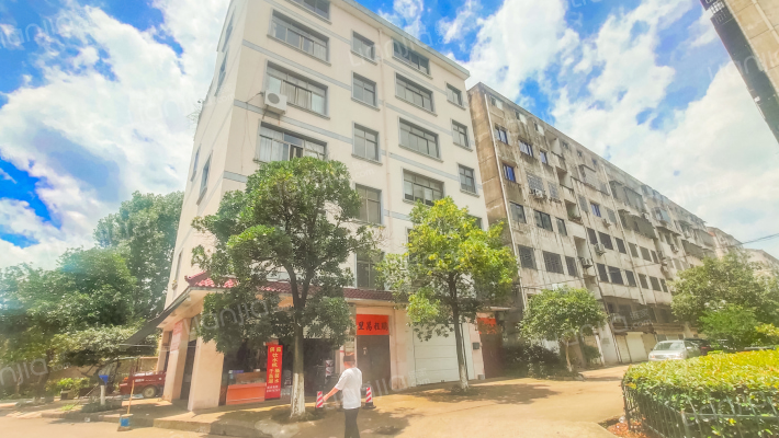 城南教师楼外景图