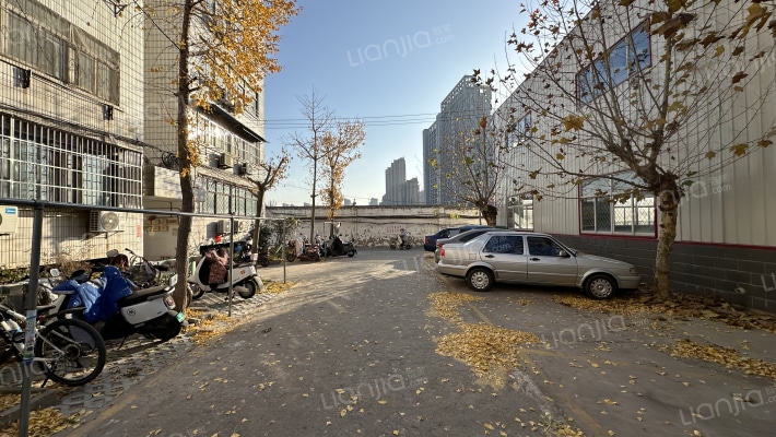 铜中宿舍外景图