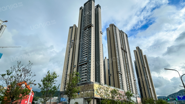 碧湖春天外景图