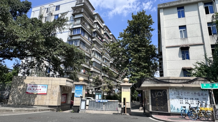 医科大学宿舍外景图