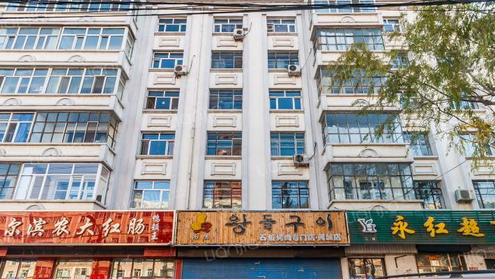 啤酒厂家属楼外景图