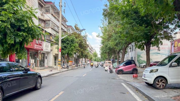 医疗器械修配所住宅楼外景图
