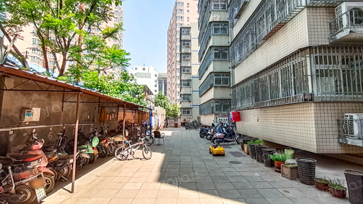 东大街127号院外景图