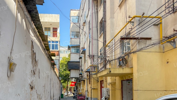 区粮局北家属院外景图