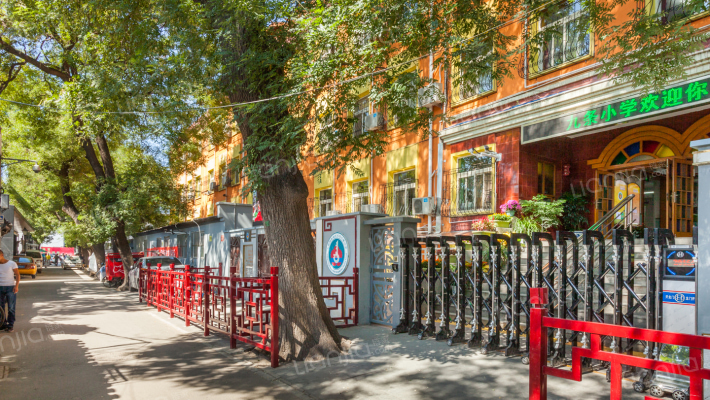 东四九条外景图