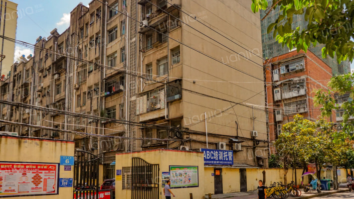 电机厂家属院外景图