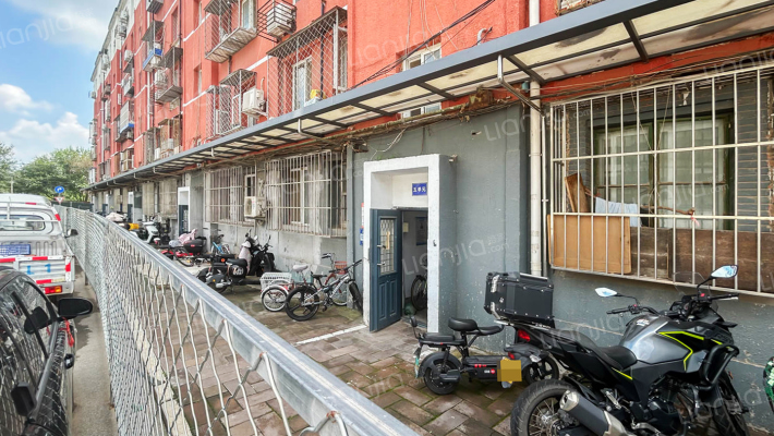 拱辰大街27号楼外景图