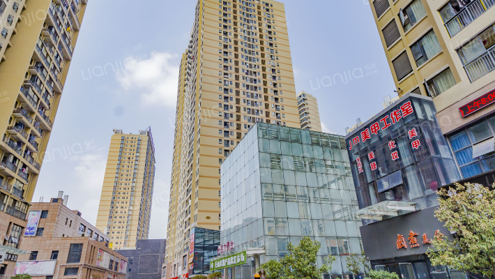 光谷青年城外景图