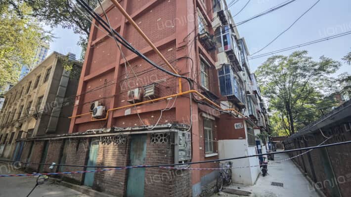 安装工程公司宿舍外景图