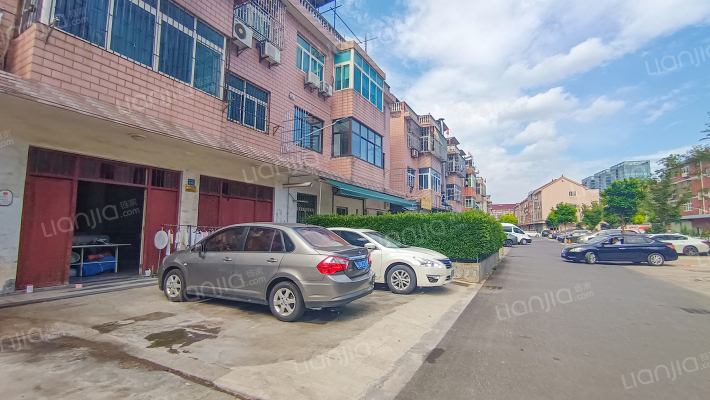 梧桐街道东头弄外景图