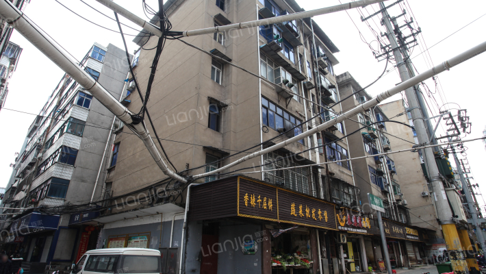 十字街14号外景图