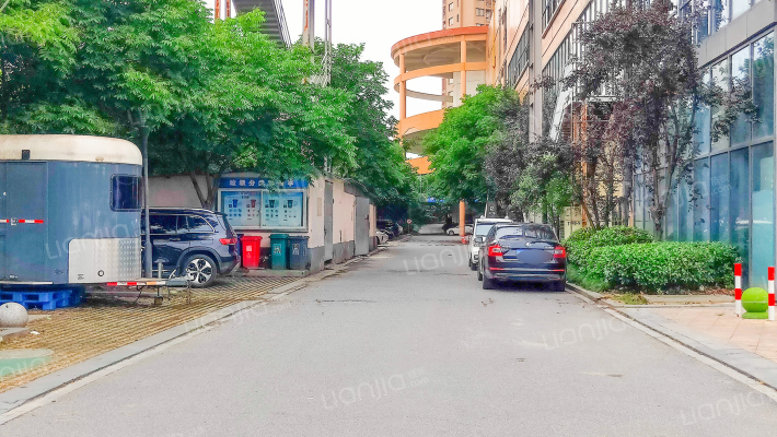 长安佳源中心广场外景图