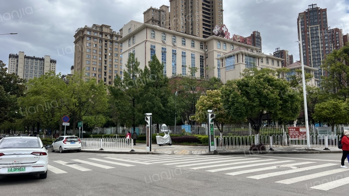 中梁华府外景图