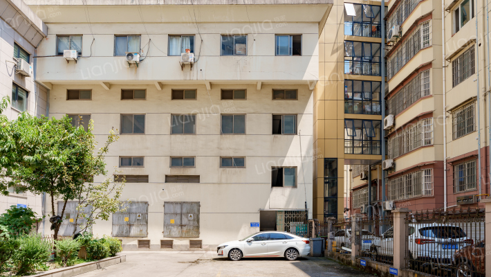 龙华商务大厦外景图