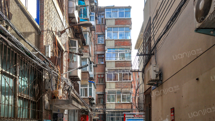 中原铝厂家属院外景图