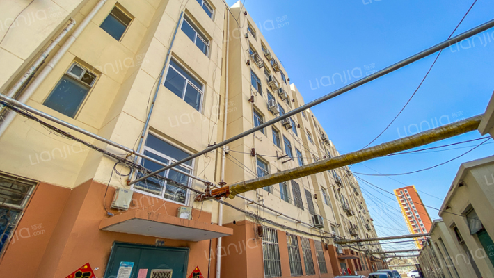 二纺机家属楼外景图