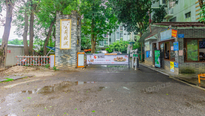 公園林涧外景图