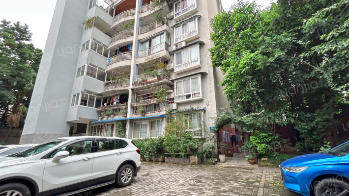 龙威家属院外景图