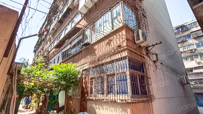 东大街115号院外景图