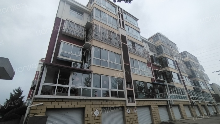 庸村花园外景图