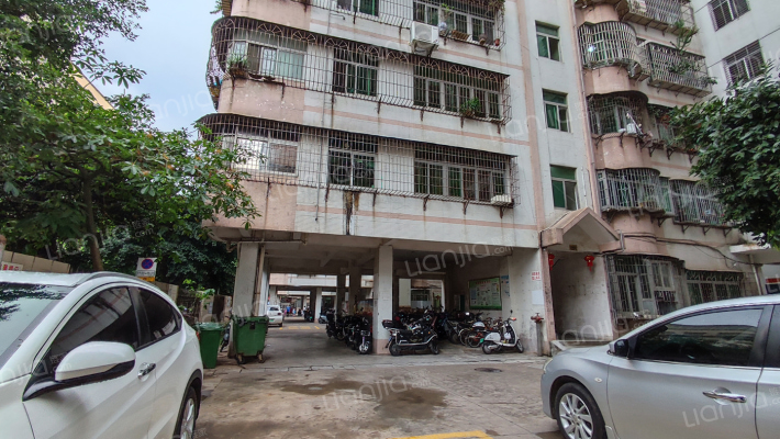 海南师范大学金花园外景图