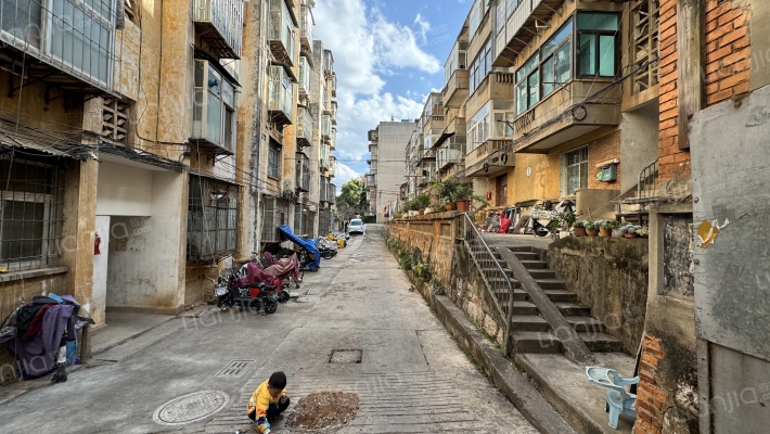 虹山半导体厂宿舍外景图