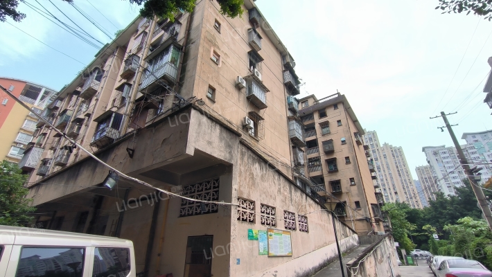 橡胶宿舍外景图