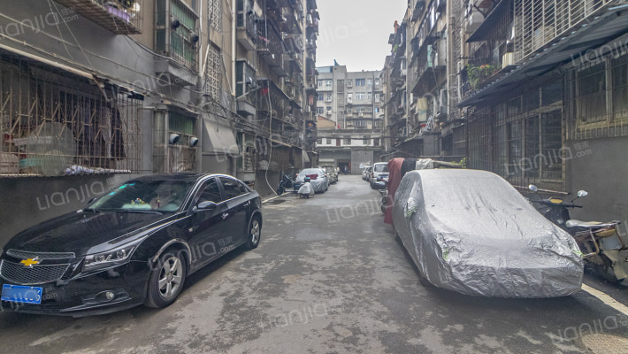 丹江路县五金家属院外景图