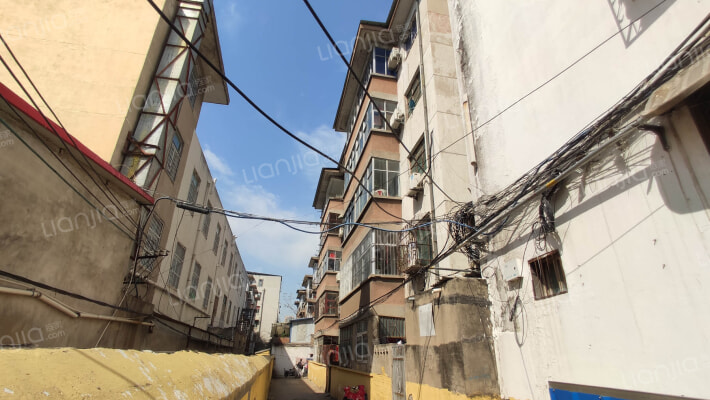 锅炉水暖安装家属院外景图