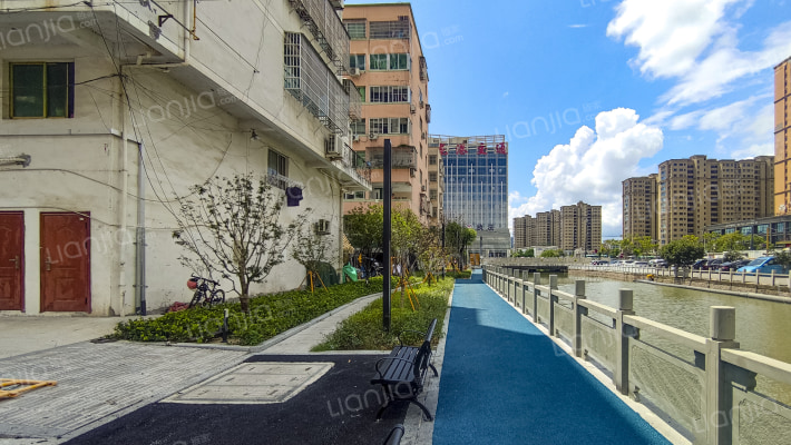 威龙商城外景图