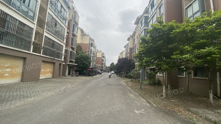 星辉湖畔外景图