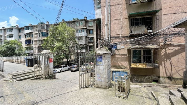 贵州省广播电视局直属台宿舍外景图