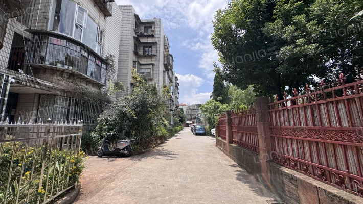 西华东区外景图