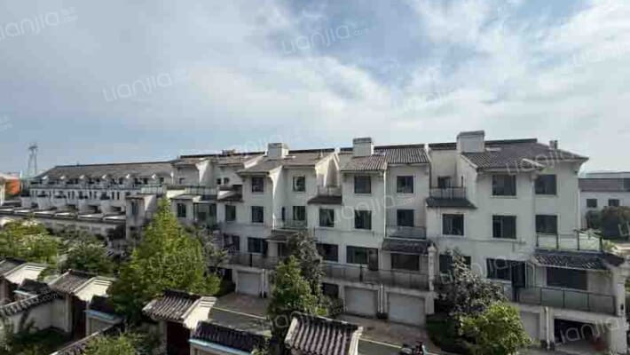 月泊湖庄园外景图