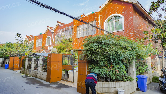 东方花园别墅外景图