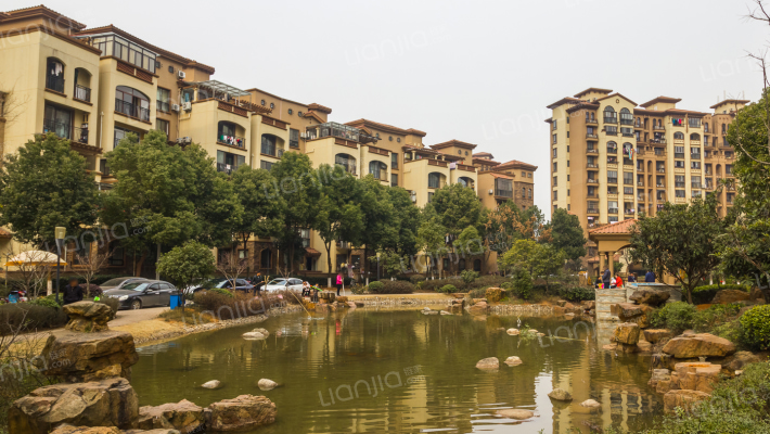 当代卡梅尔小镇外景图