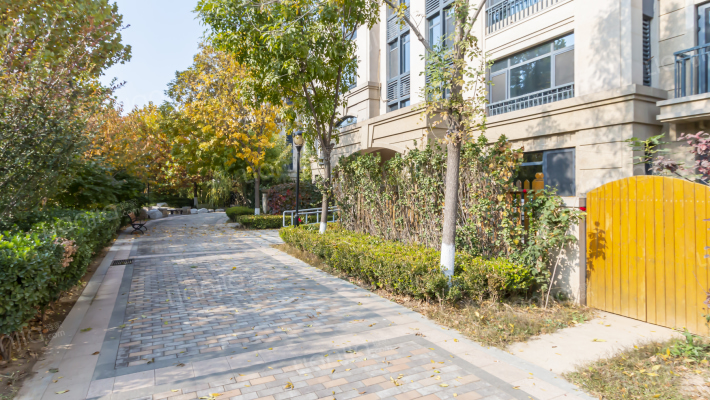 领秀翡翠山B区外景图