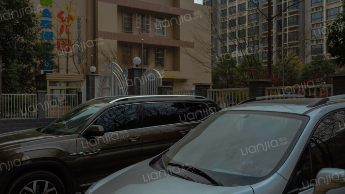 西安金泰假日花城房价怎么样金泰假日花城房源户型图小区车位交通地址