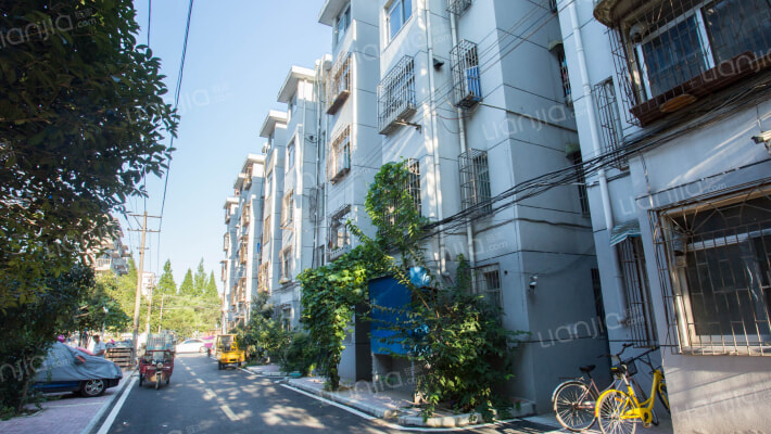 安徽粮食工程职业学院宿舍区外景图