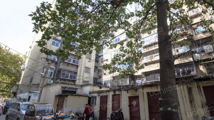 新郑路135号院外景图