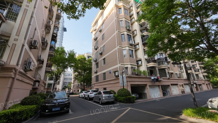 绿茵园小区外景图