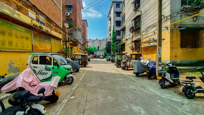 朝阳铁路小区外景图