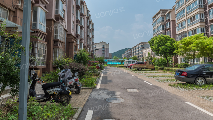 凤凰山小区外景图