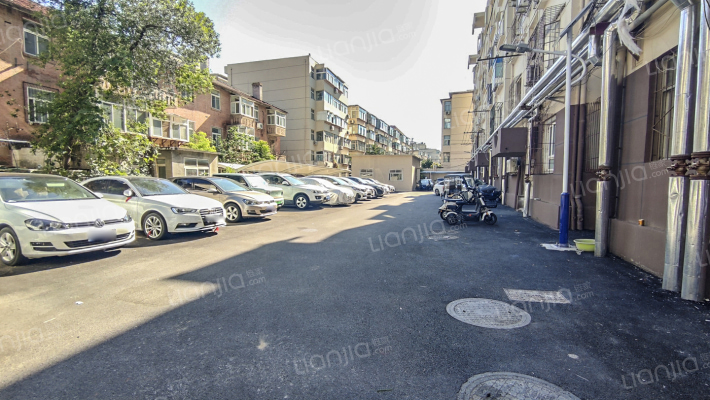 山东建筑工程学院第一宿舍外景图