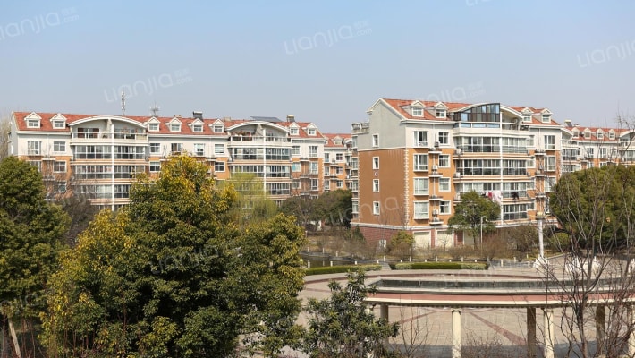 阳光军旅外景图