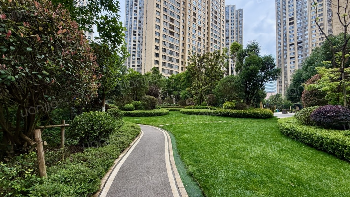 红星天铂北区外景图