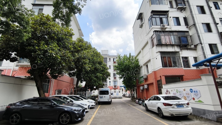 钟楼南村外景图