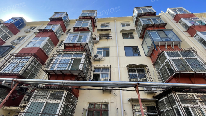 三里铺住宅楼外景图